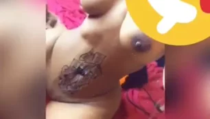 La modelo Yumy RD se muestra en un video sin ropa mostrando su busto