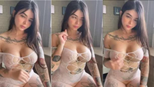 Jessi Pequeña Desnuda y Excitada en Lencería en OnlyFans