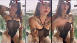 Jessica Beppler deslumbrante en Lencería Negra