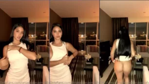 Ana Paula Saenz presume su cuerpo levantándose el vestido y mostrando su intimidad