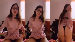 Beatriz Salvatore, una celebridad de OnlyFans, fue captada usando solo bragas y mostrando sus grandes pechos en privacy