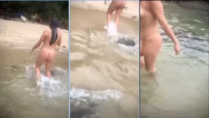 Chica de 18 años mostrando su cuerpo desnudo en la playa