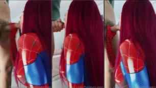 Hailey Queen se disfraza de Spider-Woman y practica sexo oral mientras consume todo el líquido