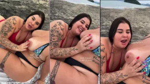 Mari Casada siendo filmada jugando con las tetas de la niña en la playa