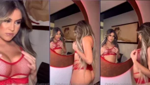 Raissa oliveira mostrando sus grandes tetas frente al espejo