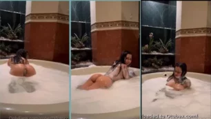 Roberta Franco Lista para Disfrutar en el Jacuzzi