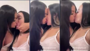 Brena Barbosa intercambia besos con su amiga en un ambiente caluroso en el Privacy