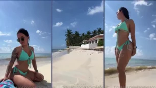 Famosa Karol Rosado dándole oral a turista bien gorda en la playa