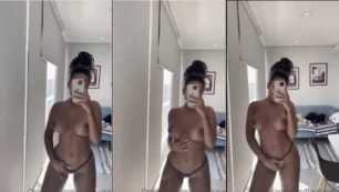 Flaviane Souza luciendo su cuerpo sin ropa, mostrando sus tetas y su coño en el reflejo del espejo