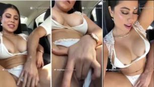 La reconocida celebridad Steffy Moreno es captada masturbándose en el vehículo con el travieso conductor