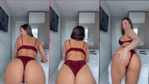 La famosa modelo onlyfans, Karol Rosalin, haciendo un sensual video haciendo twerking en bragas para sus fans