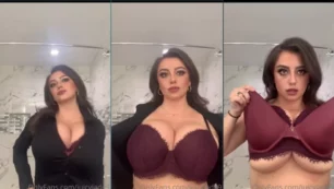 JuicyJade luciendo sus curvas y cambiándose de ropa, luciendo sus grandes y llamativas tetas