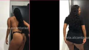 María Alcántara, la joven de prominente busto grabando sin ropa para sus seguidores