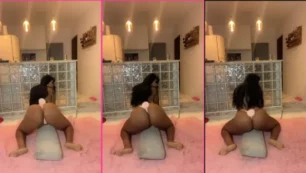 Nega Barbie, con un gran culo, haciendo twerking con las bragas enterradas en su culo respingón