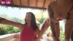 Reislin está ahí con su amiga con todo lo que está pasando y termina teniendo sexo con un afortunado en el jacuzzi