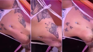 Yasmin Cat luciendo sus tatuajes en su cuerpo desnudo