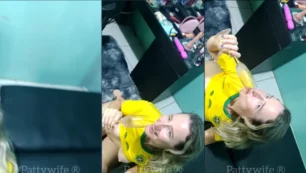 Patty, la mujer, esta dando oral mientras disfruta de una copa de vino, muy atrevida