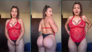 Nataly Ordóñez luciendo su sexy bikini y mostrando su culo perfecto