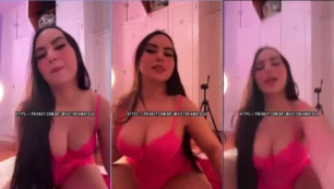 Victoria Matosa se desnuda en camisón y enseña el coño de forma provocativa