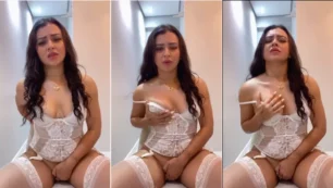 Carol Amorim desnuda jugando sensualmente