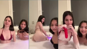 Crislaine Chan en un momento íntimo con una amiga en la bañera del motel