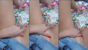 Grabación casera de Sexygraci tocándose sin bragas y dejándose el coño mojado