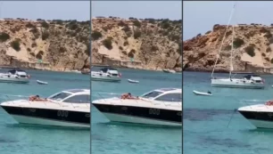 Imágenes caseras de una chica haciéndole una buena follada oral a un hombre en el barco