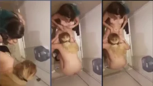 Imágenes de dos mujeres amateurs besándose y besándose en el baño de una fiesta