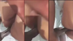 Mujer traviesa sin ropa follando anal caliente con un negro mientras su marido mira la escena