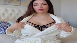 Ropa interior sensual de rejilla de Alinity filtrada en video