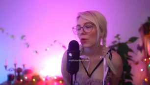 Soph Stardust ASMR filtró un video de sonidos de besos en la boca y atención personal