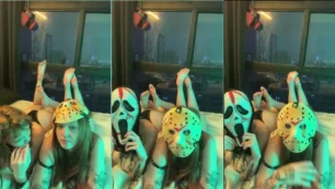 Video casero de Psylunar besando a una amiga traviesa y enmascarada de orientación lésbica