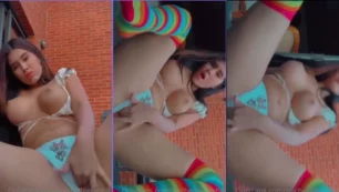 Vídeo casero exclusivo de Michelle Rabbit divirtiéndose con dos dedos en su coño