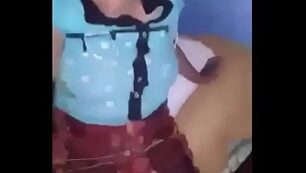 Chapina chimando con traje típico