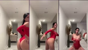 El video de pago por visión filtrado de Camilla Araujo usando un body de malla roja en OnlyFans